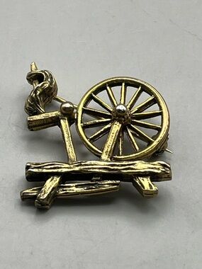 Vintage Gerry’s Gold Tone Spinning Wheel Brooch Pin signed Gerry’s Yarn Wheel